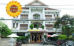 Bed Station Hostel & Pool Bar