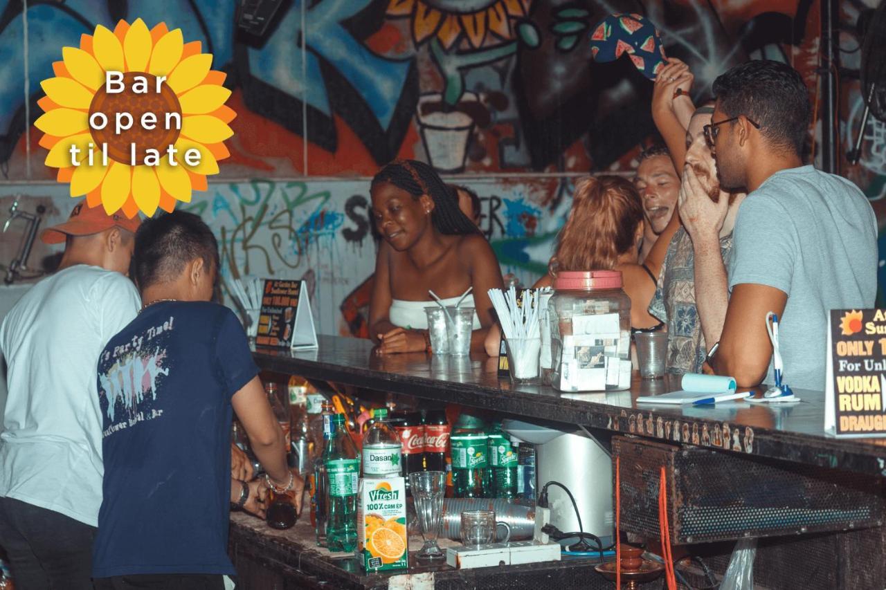 Bed Station Hostel & Pool Bar Hội An Buitenkant foto
